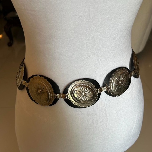 SOLD!!!Vintage Collectible Silver Large Oval Concho Belt. RARE 33” - Picture 3 of 7